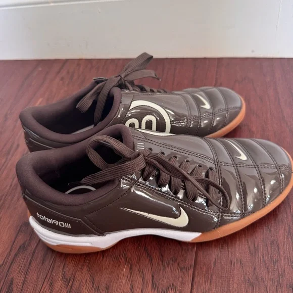 Nike Total 90 III SP Brown Patent Leather Indoor Soccer Shoes Women’s 6.5 NEW - Picture 2 of 7